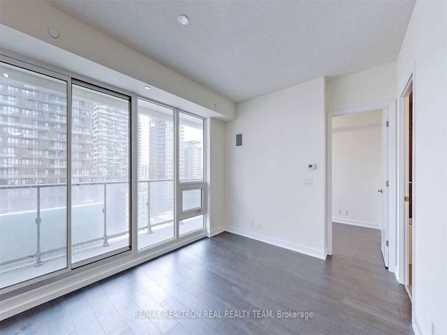 1711 - 2221 Yonge St