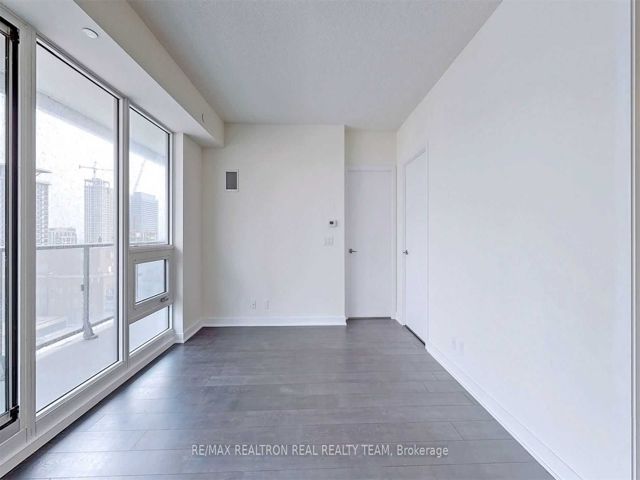 1711 - 2221 Yonge St