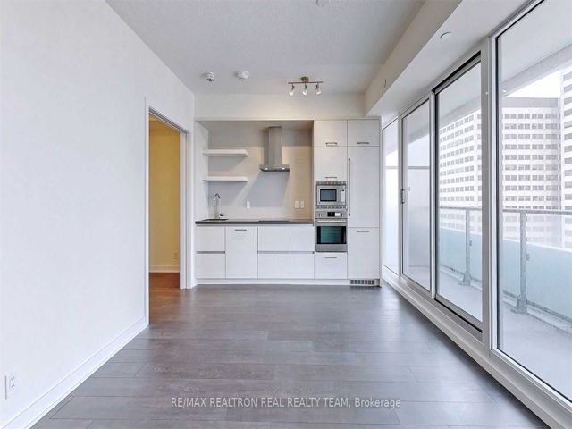 1711 - 2221 Yonge St