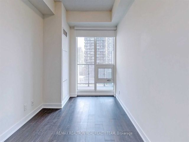 1711 - 2221 Yonge St