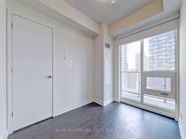 1711 - 2221 Yonge St
