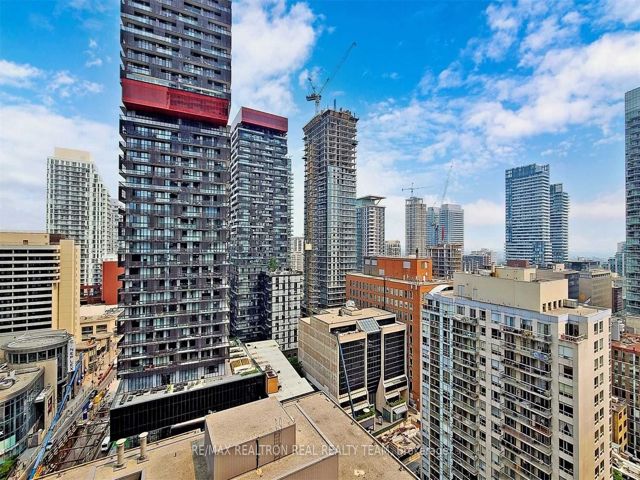 1711 - 2221 Yonge St