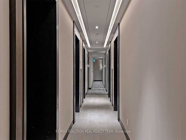 1711 - 2221 Yonge St