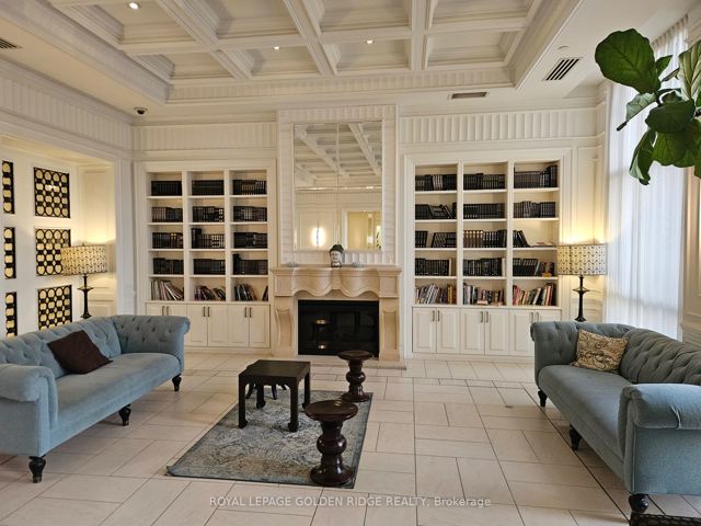 2003 - 15 Greenview Ave