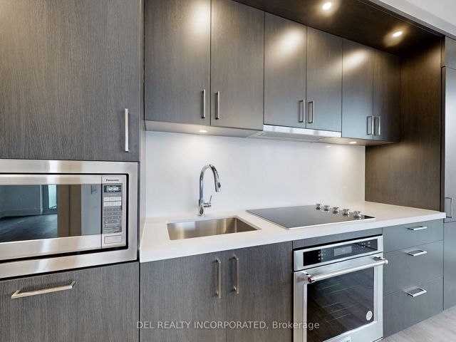 1204 - 10 Inn On The Park Dr
