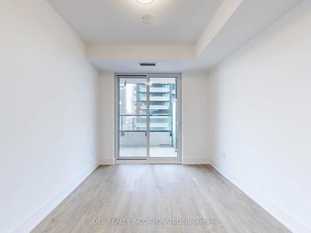 1204 - 10 Inn On The Park Dr