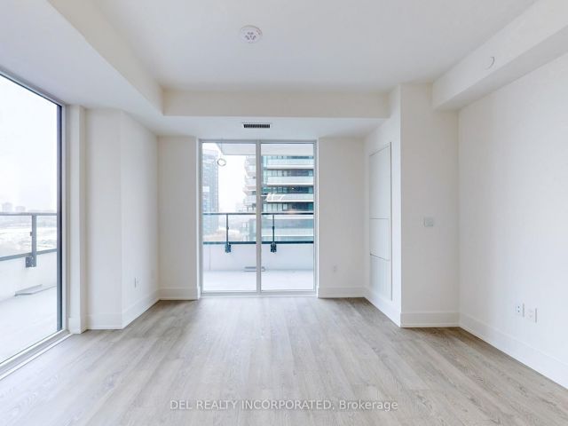 1204 - 10 Inn On The Park Dr