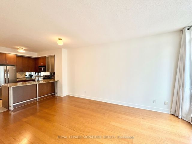 1203 - 438 King St W