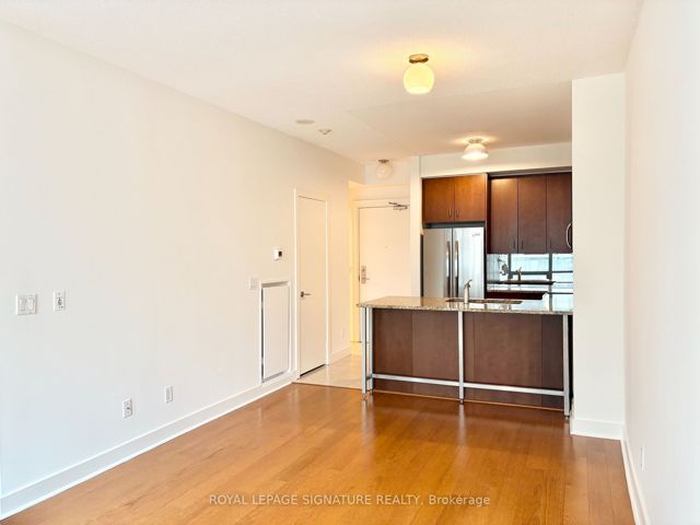 1203 - 438 King St W