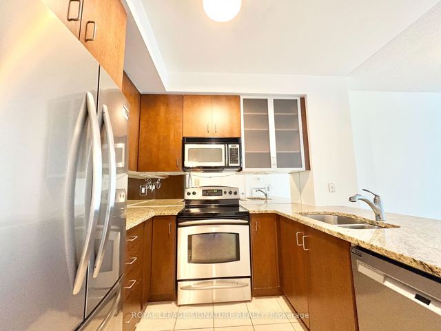 1203 - 438 King St W