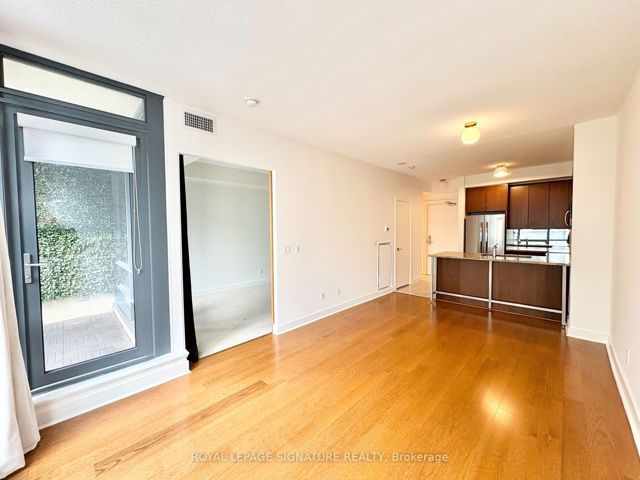1203 - 438 King St W