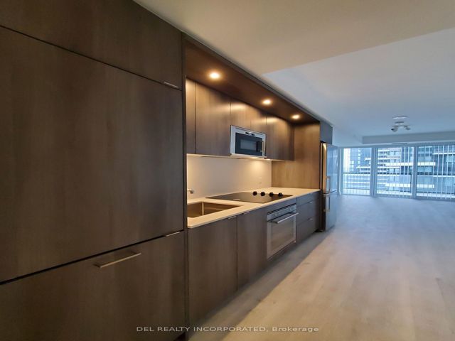 1802 - 30 Inn On The Park Dr