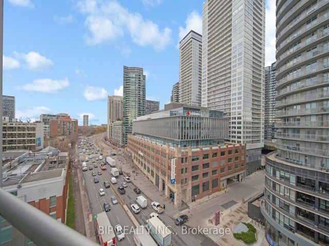 SPH16 - 600 Queens Quay W