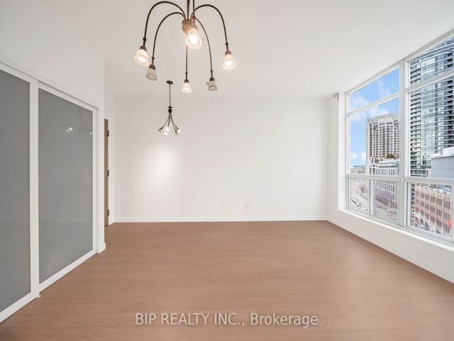 SPH16 - 600 Queens Quay W