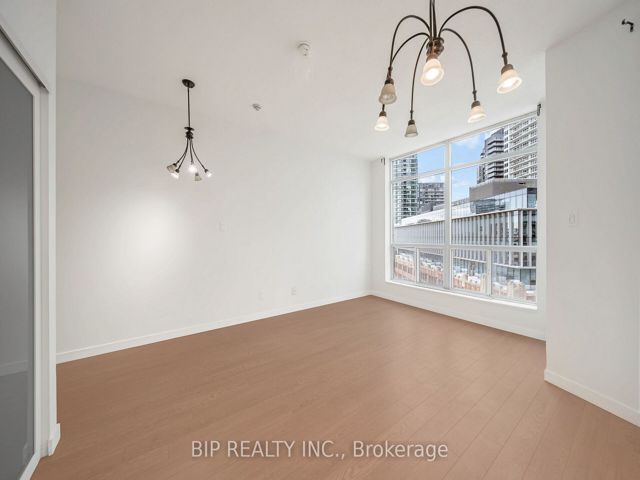 SPH16 - 600 Queens Quay W