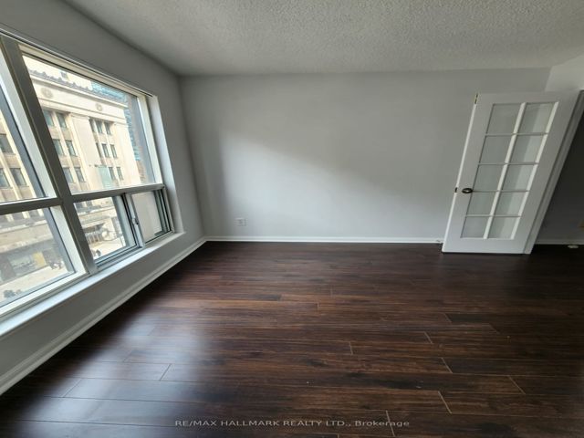 607 - 7 Carlton St