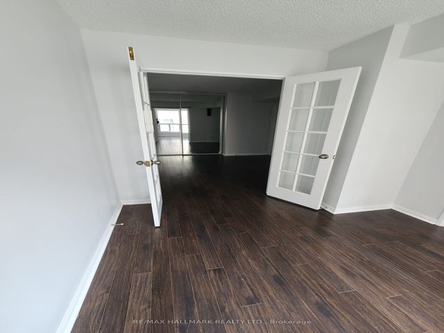 607 - 7 Carlton St