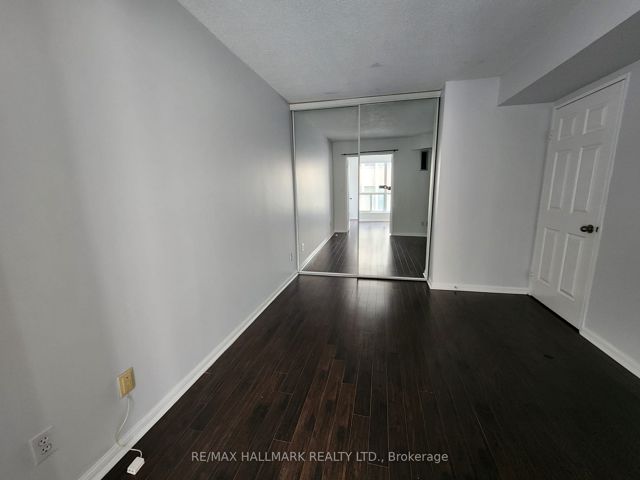607 - 7 Carlton St