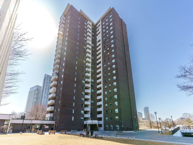 2004 - 5 Old Sheppard Ave