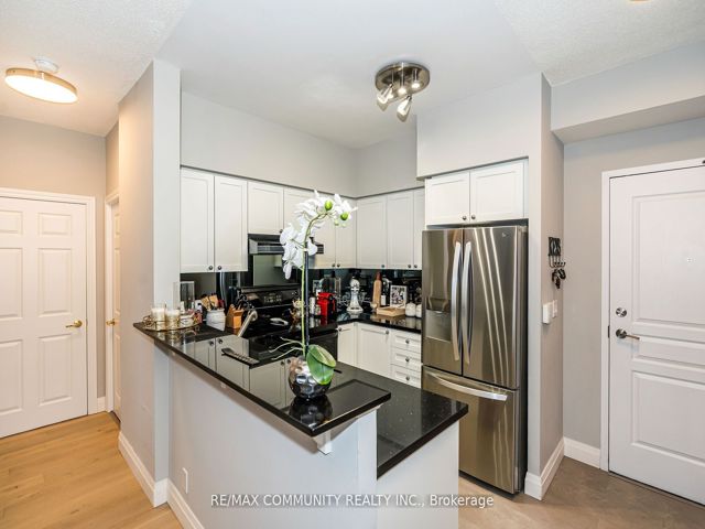 718 - 16 Dallimore Circ