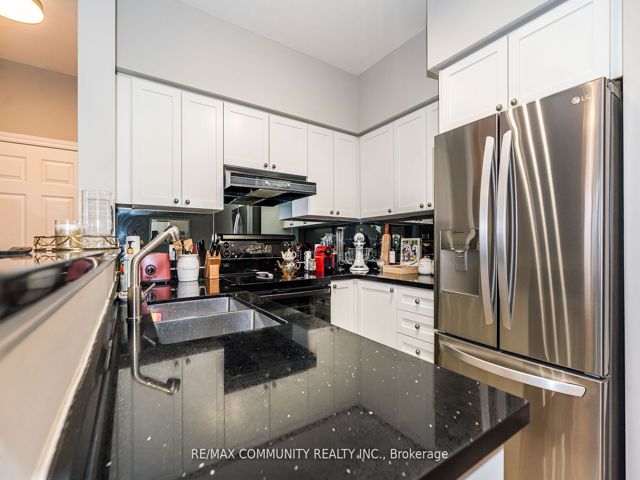 718 - 16 Dallimore Circ