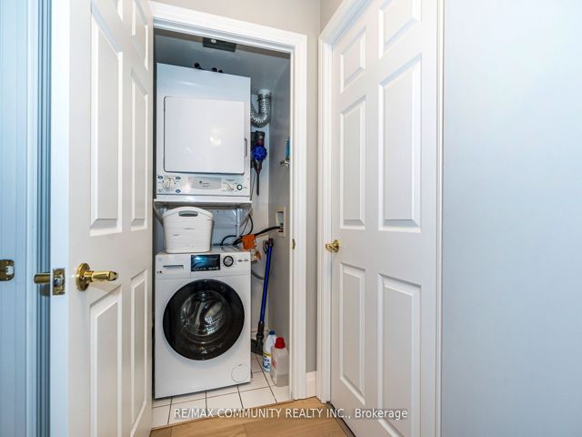 718 - 16 Dallimore Circ