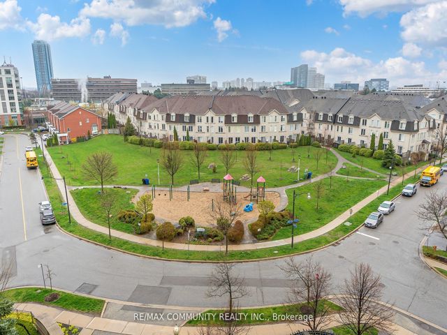 718 - 16 Dallimore Circ