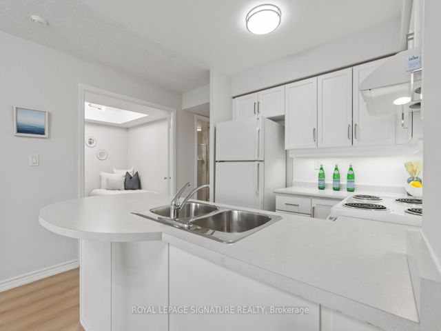 1103 - 2 Rean Dr