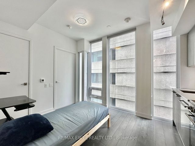 2010 - 28 Wellesley St E