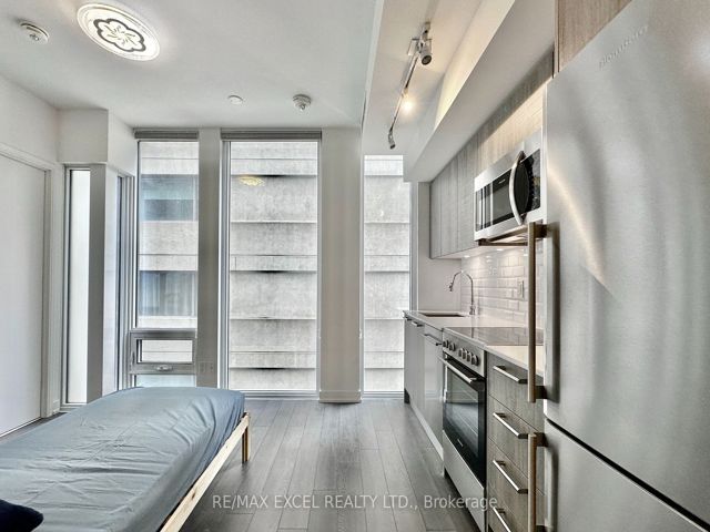 2010 - 28 Wellesley St E