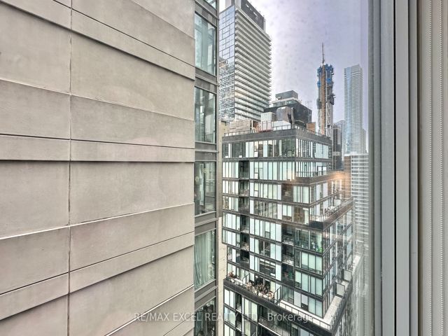 2010 - 28 Wellesley St E