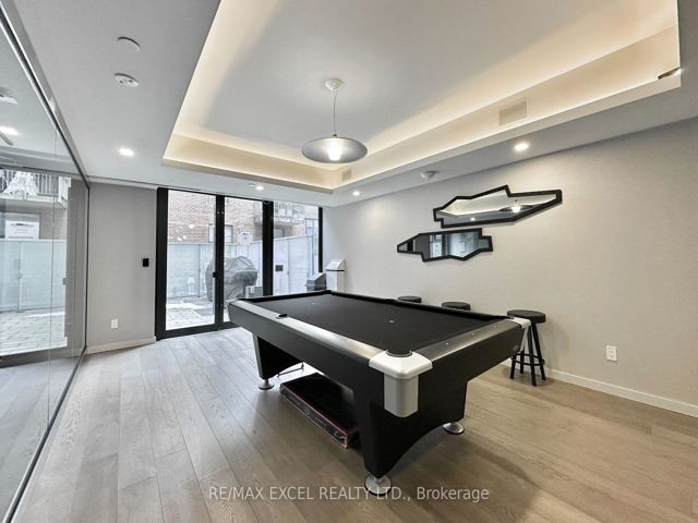 2010 - 28 Wellesley St E