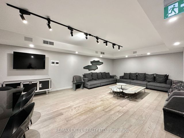 2010 - 28 Wellesley St E