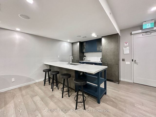 2010 - 28 Wellesley St E