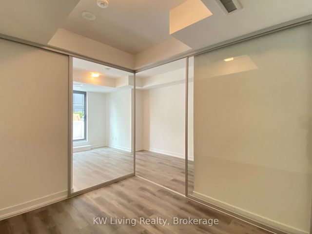 239 - 28 Eastern Ave