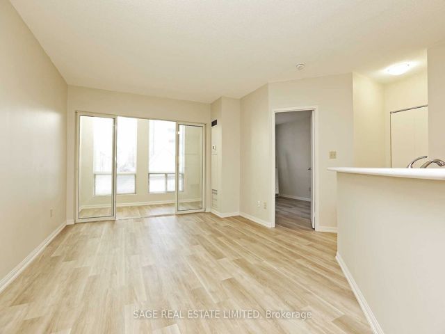 302 - 25 Grenville St
