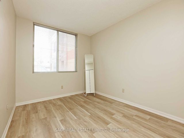 302 - 25 Grenville St