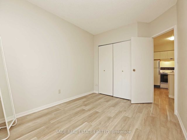 302 - 25 Grenville St