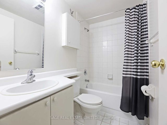 302 - 25 Grenville St