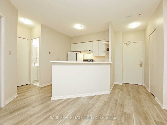 302 - 25 Grenville St