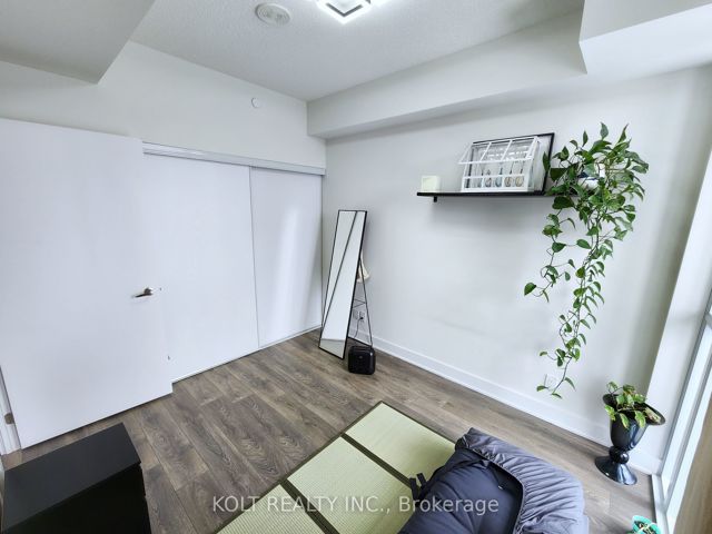 217 - 188 Fairview Mall Dr