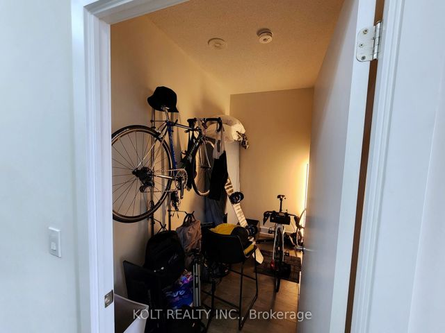 217 - 188 Fairview Mall Dr