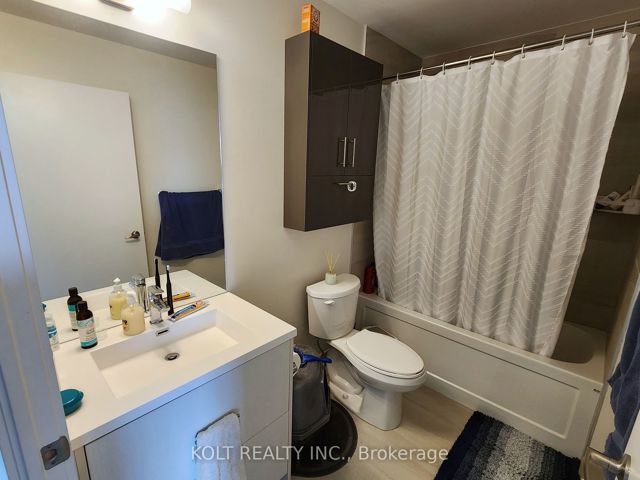217 - 188 Fairview Mall Dr