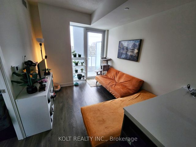 217 - 188 Fairview Mall Dr
