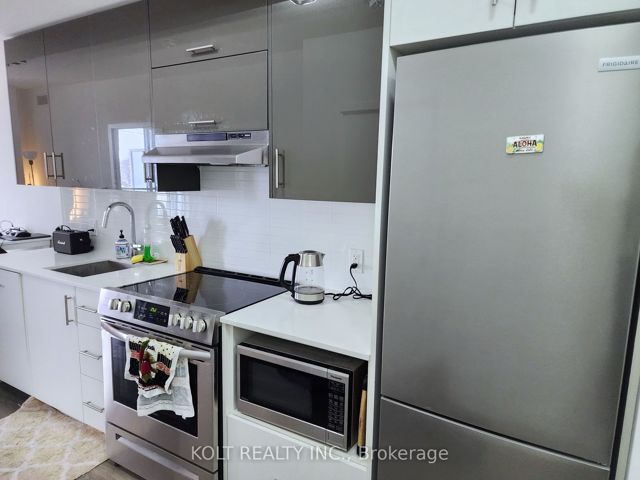 217 - 188 Fairview Mall Dr