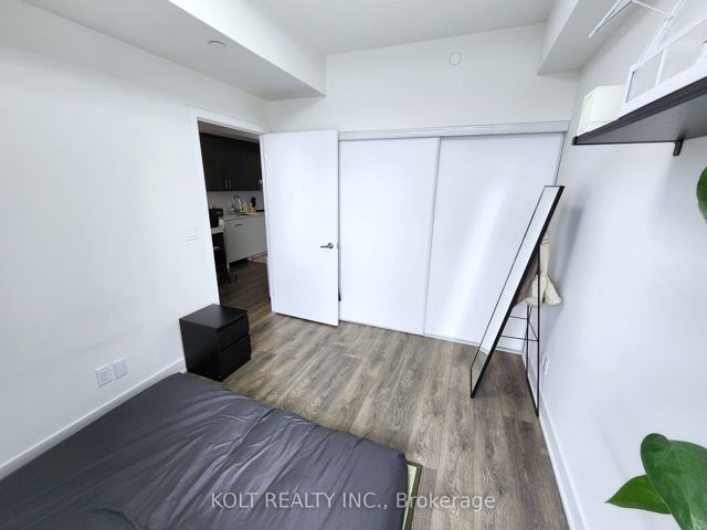217 - 188 Fairview Mall Dr