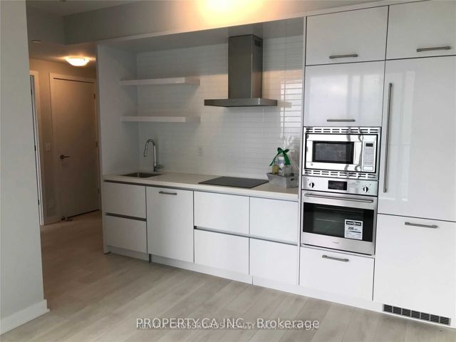 4207 - 2221 Yonge St