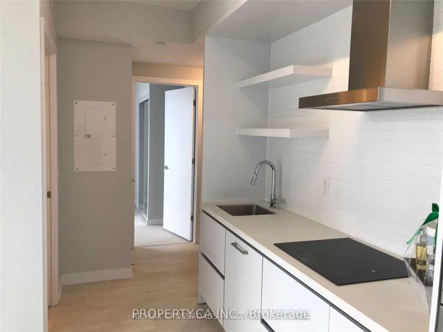 4207 - 2221 Yonge St