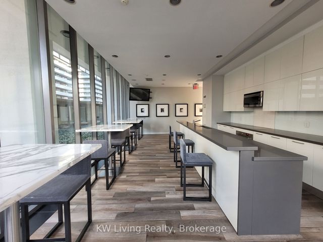 2412 - 33 Charles St E