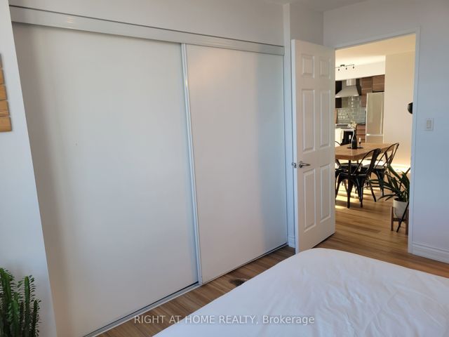 1004 - 1369 Bloor St W